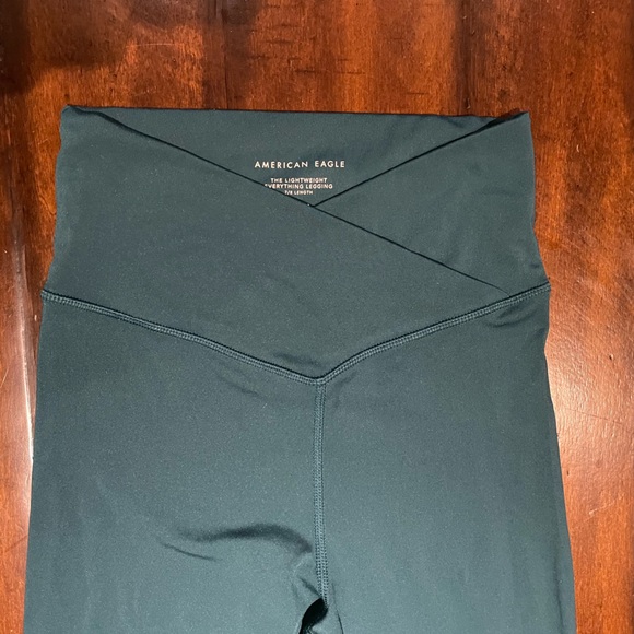 Green leggings with V line AEO - Picture 2 of 3